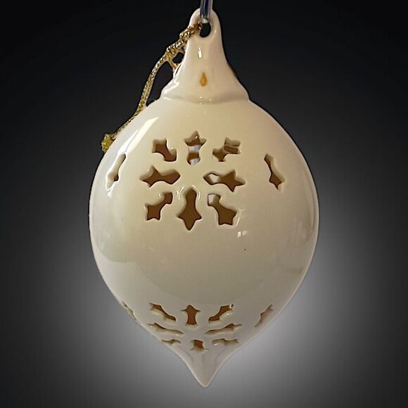 Lenox Seasons Greetings Ornament Christmas Pierced Porcelain Snowflakes Vintage - Picture 10 of 15